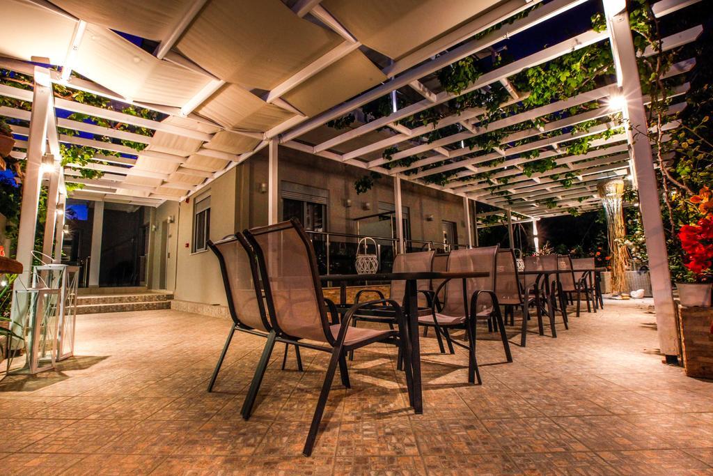 Apartment Muses Studios Potos