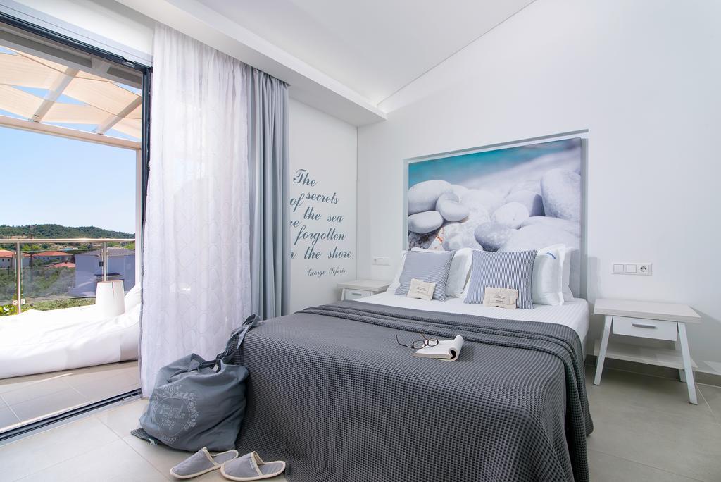Muses Studios Apartment Potos